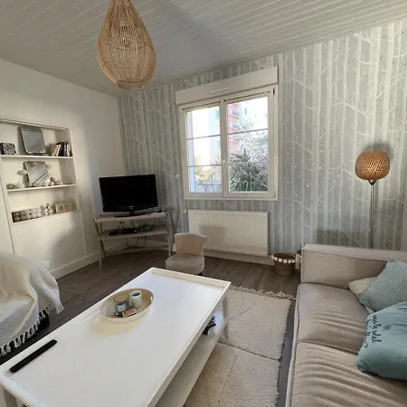 Maison Familiale Avec Piscine Chauffee, Proche Commerces Et - Fr-1-485-146 *