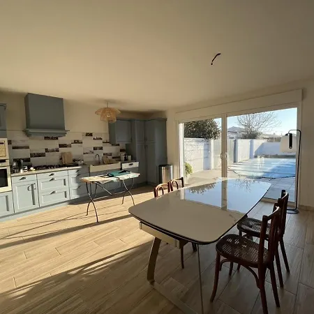 Holiday home Maison Familiale Avec Piscine Chauffee, Proche Commerces Et - Fr-1-485-146 *